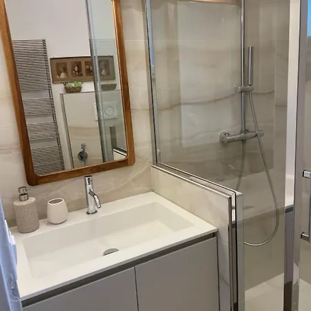 Pogri House Unita アパート *