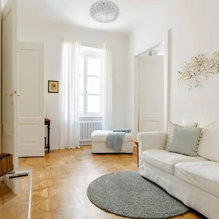 Pogri House Unità * Trieste